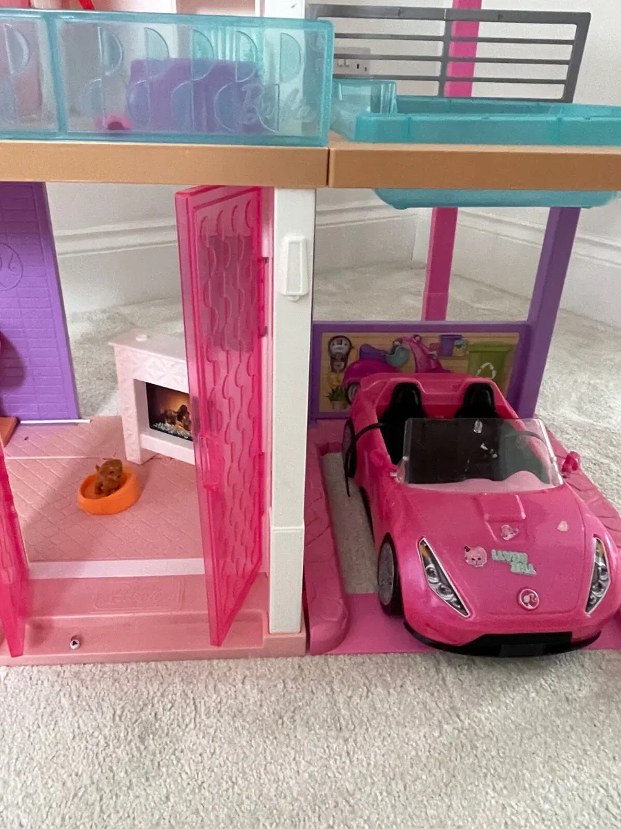 Barbie House and Acceasories - Image 3