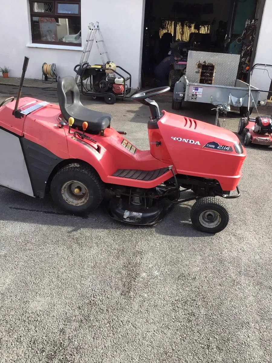 Ride on lawnmower - Image 2