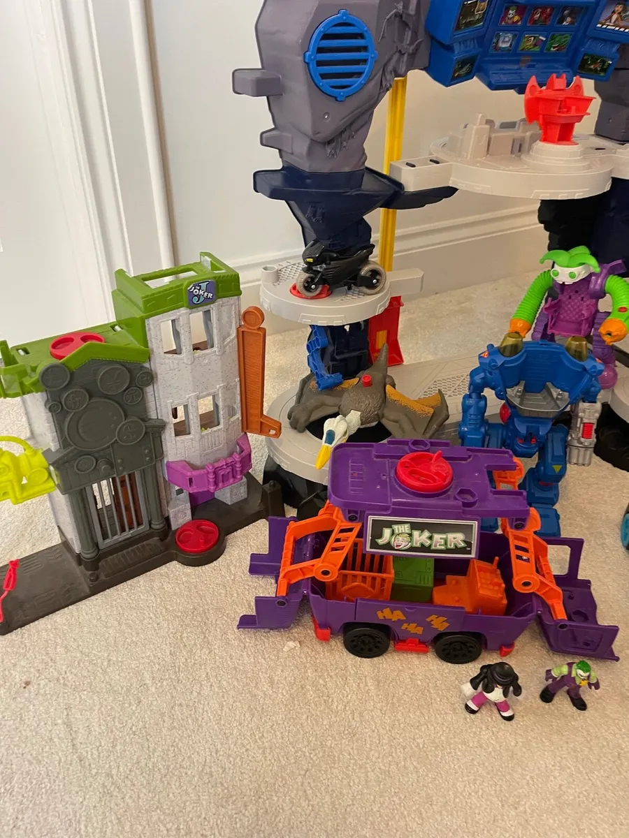 Imaginex Bat Cave, Crime Alley, Joker Car etc - Image 1