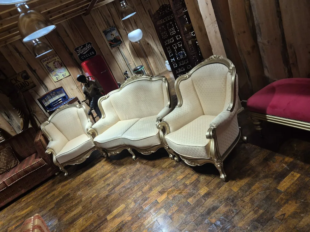 Compact Egyptian 2+1+1Suite  (Needs Reupholstered)