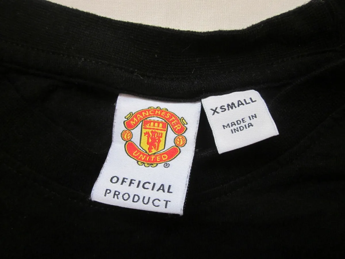 1997 Manchester United Tee Shirt "The Red Devils" - Image 4