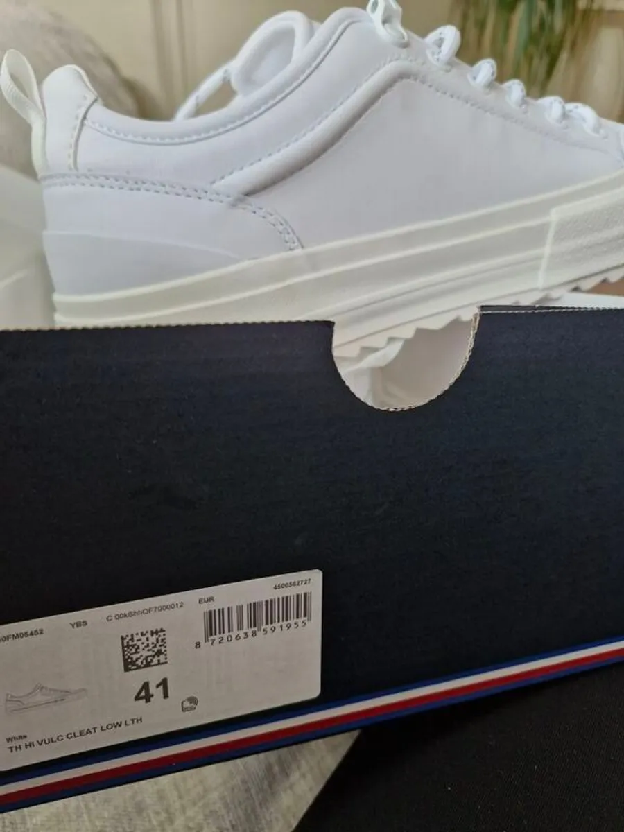 tommy hilfiger trainers/shoes US 41  UK7 - Image 1