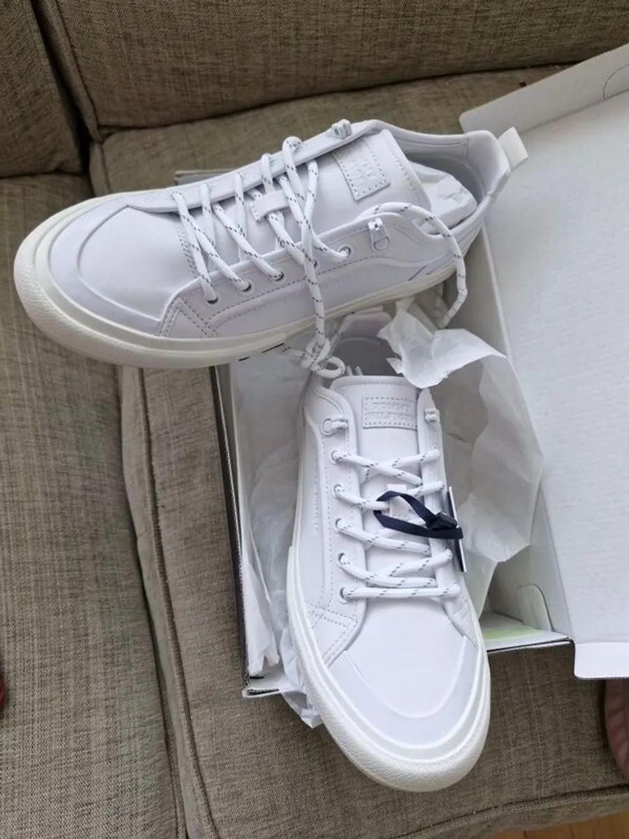 tommy hilfiger trainers/shoes US 41  UK7 - Image 3