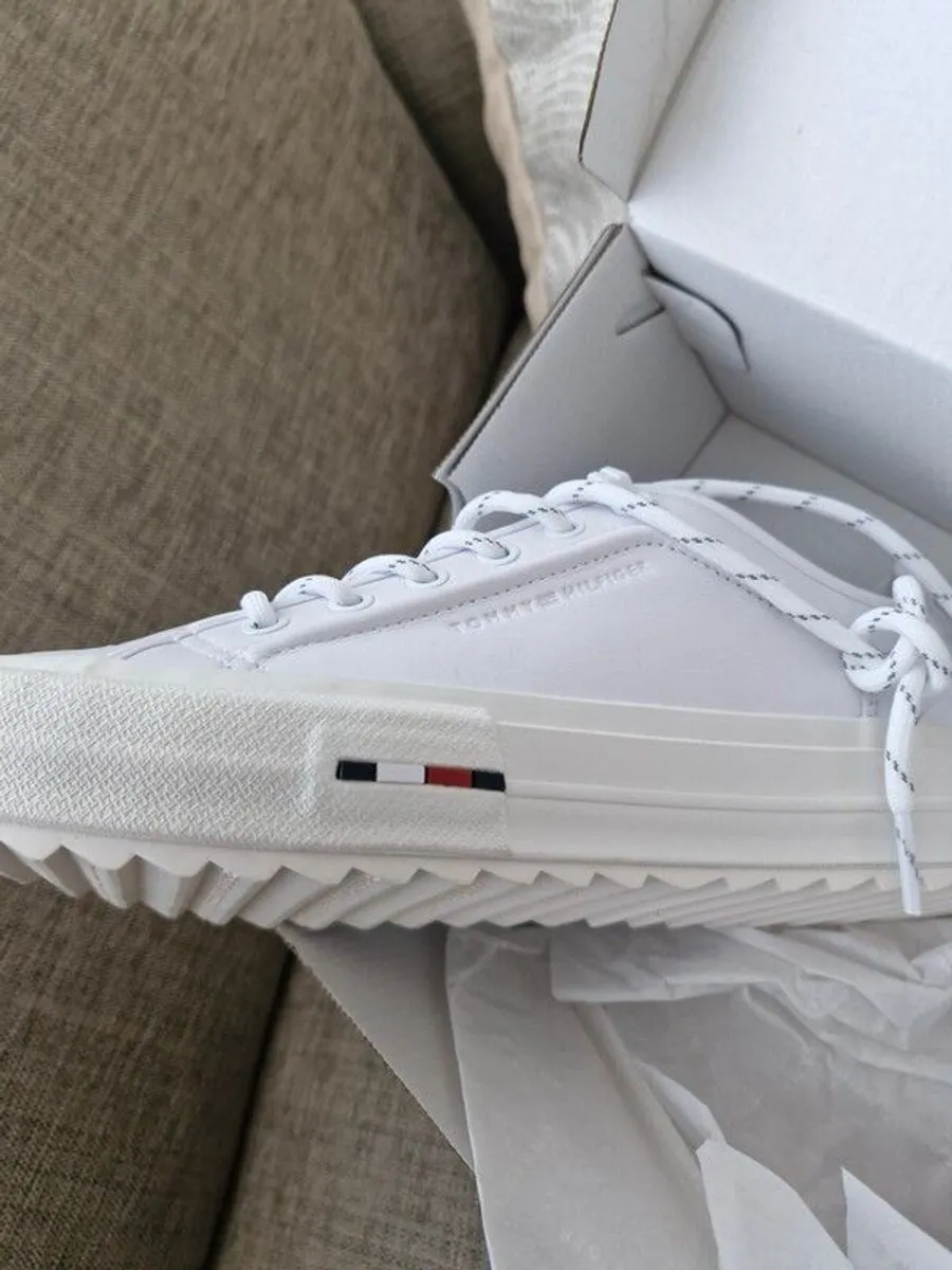 tommy hilfiger trainers/shoes US 41  UK7 - Image 4