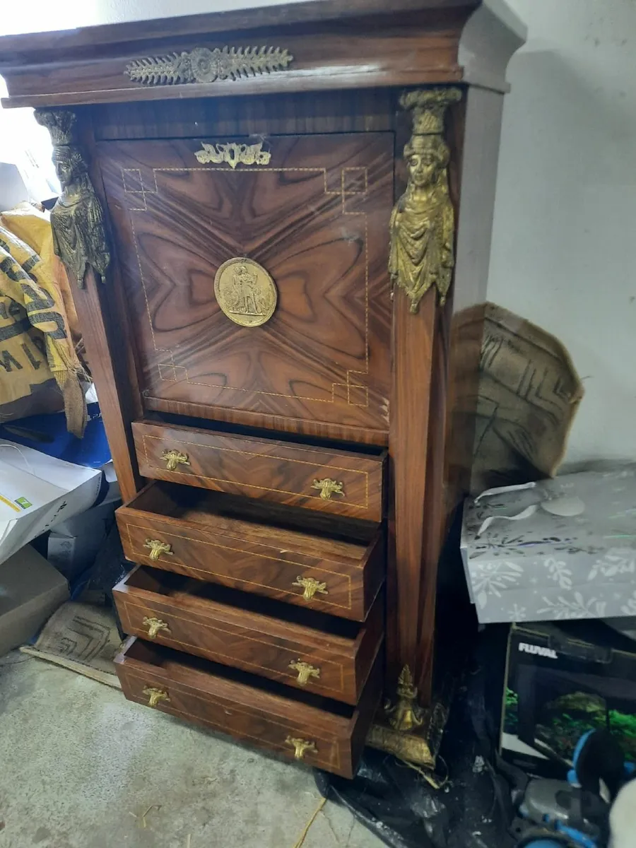 Antique cabinet - Image 1