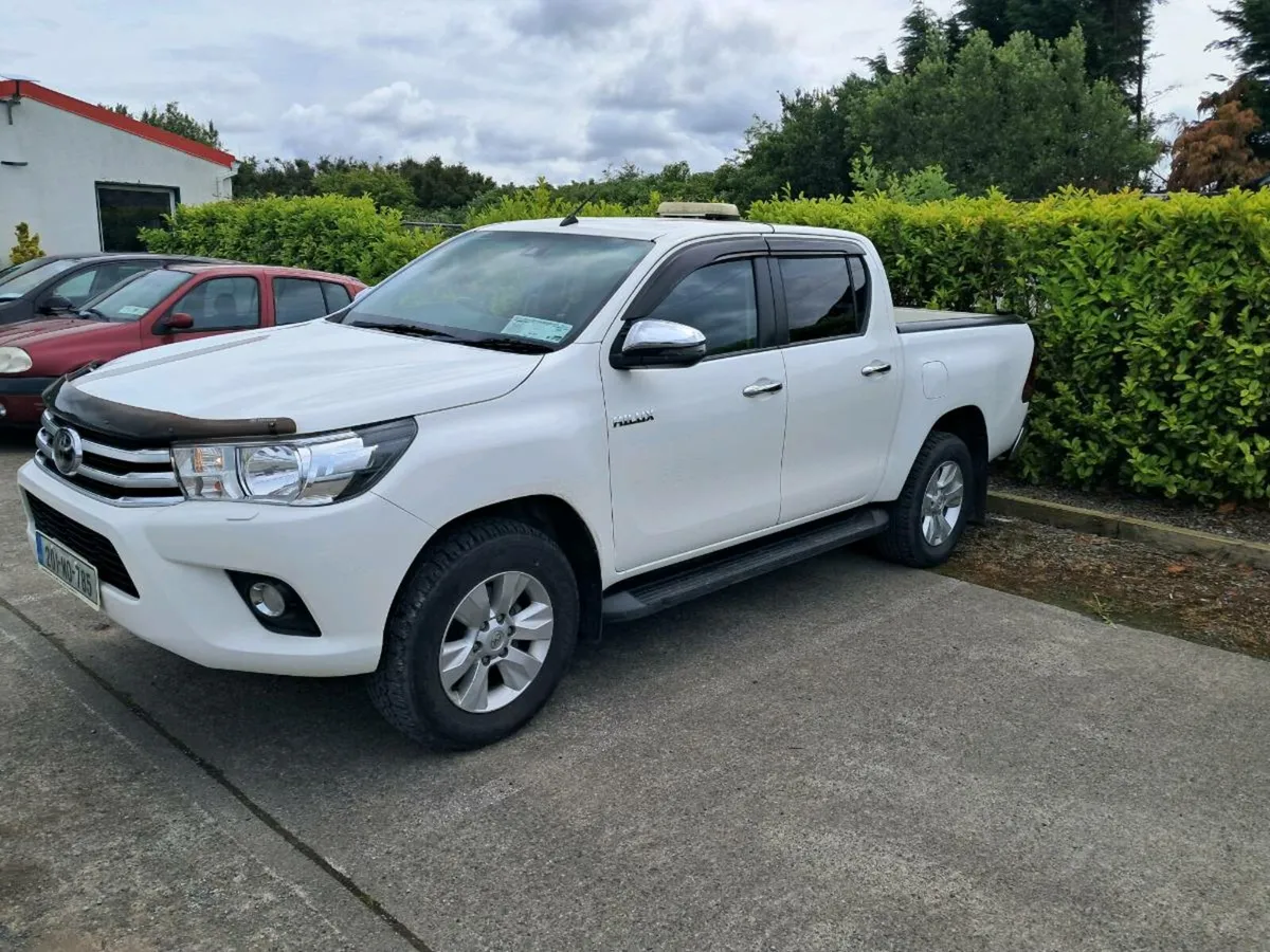 Toyota Hilux SR5 - Image 2