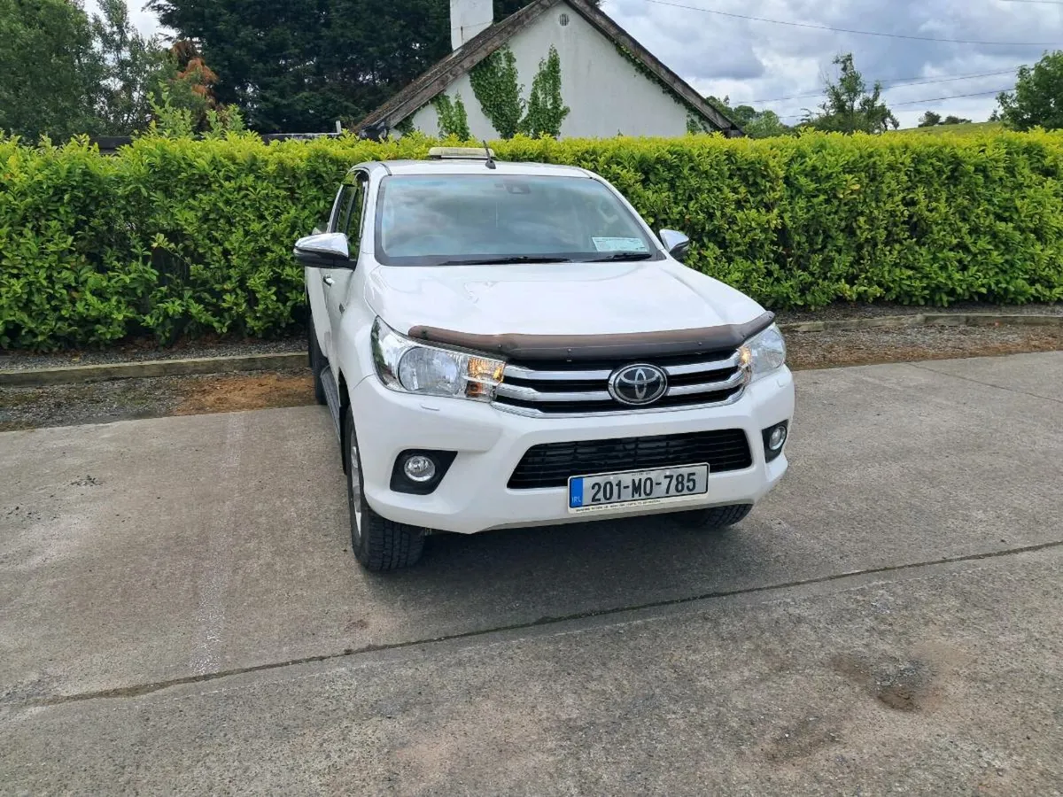 Toyota Hilux SR5 - Image 3