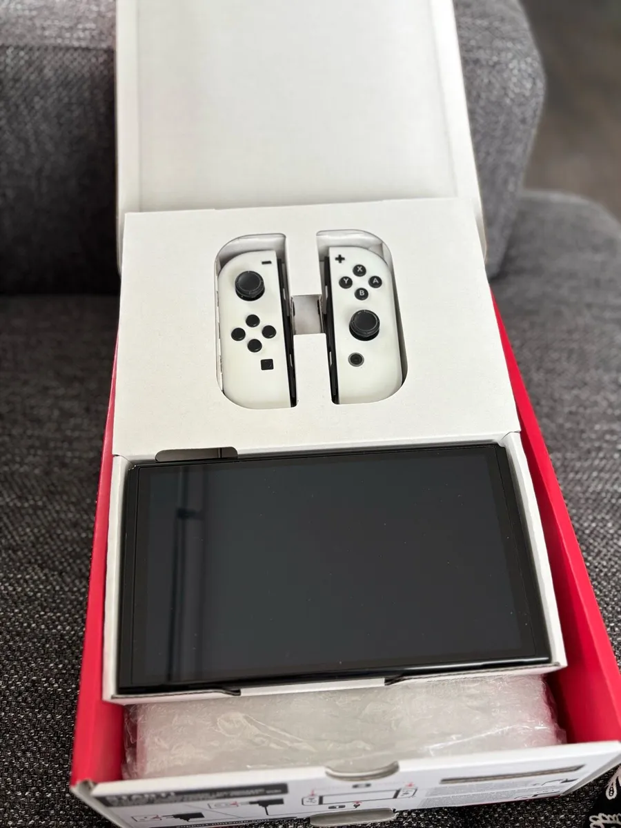 Nintendo Switch Oled + Zelda - Image 2