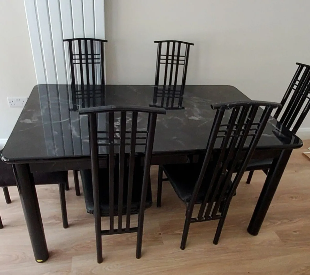 Dining table - Image 1