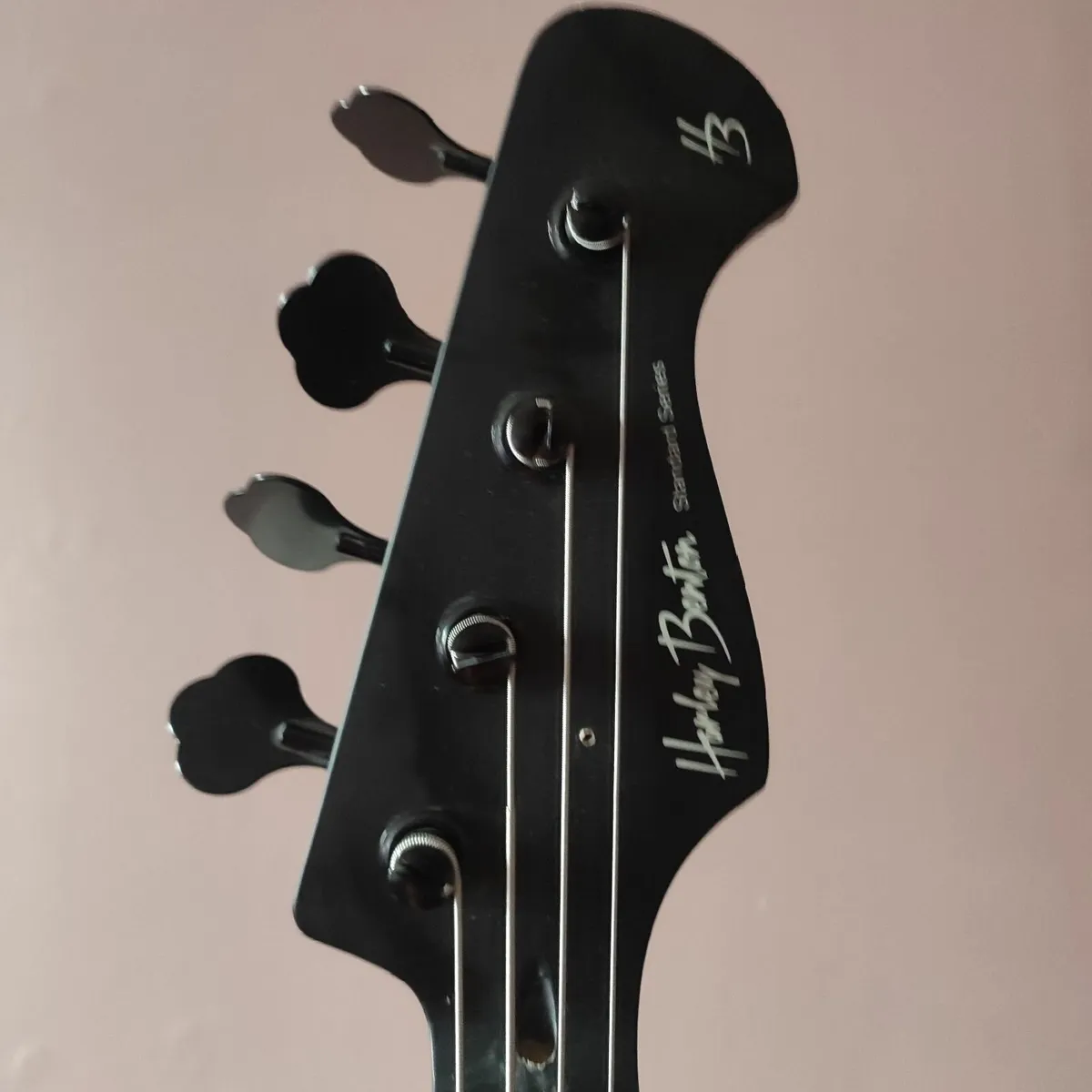 Bass guitar - Image 2