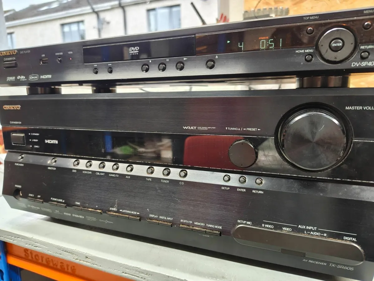 Onkyo TX-SR605 andOnkyo DV-SP404 - Image 2