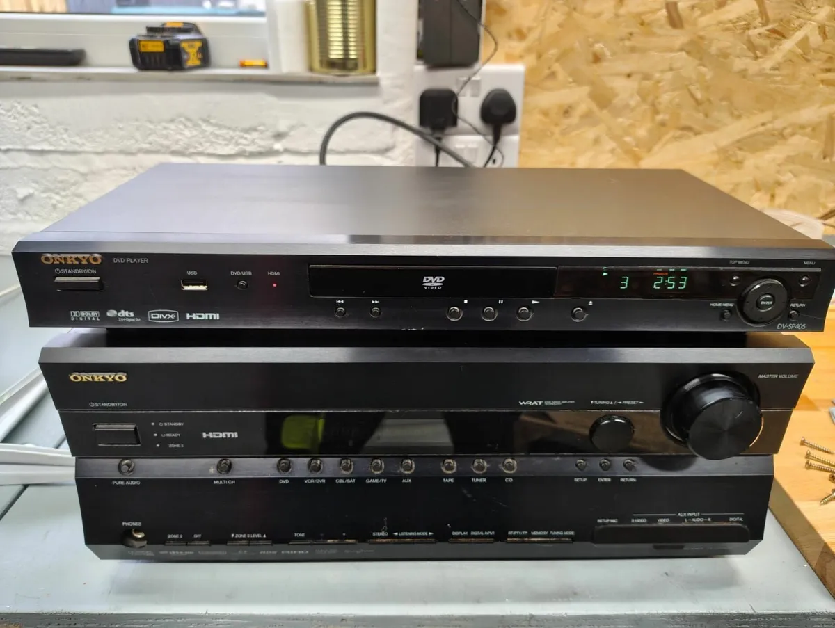Onkyo TX-SR605 andOnkyo DV-SP404 - Image 1