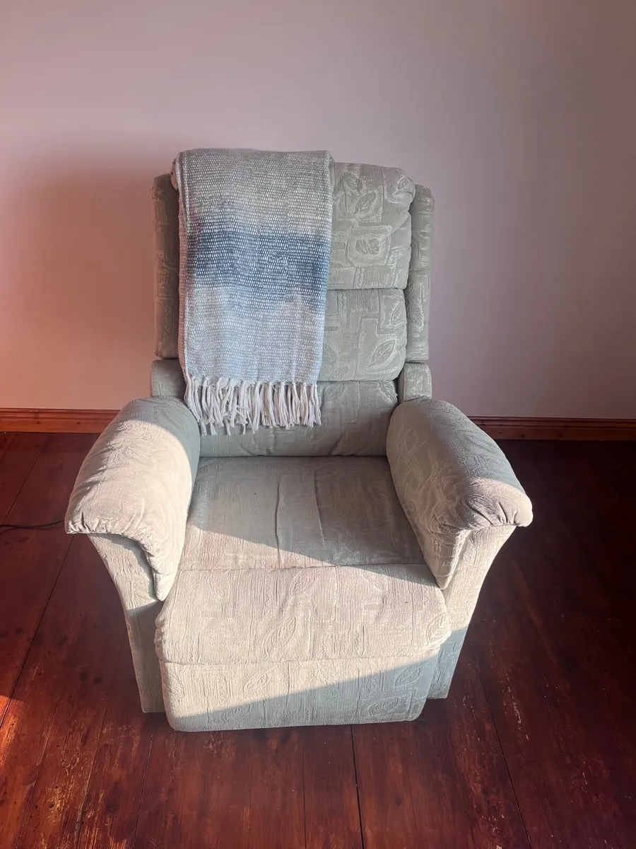 Dual motor lift and tilt recliner - Image 3