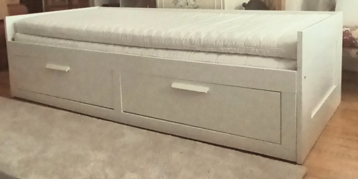 Bed - Image 1