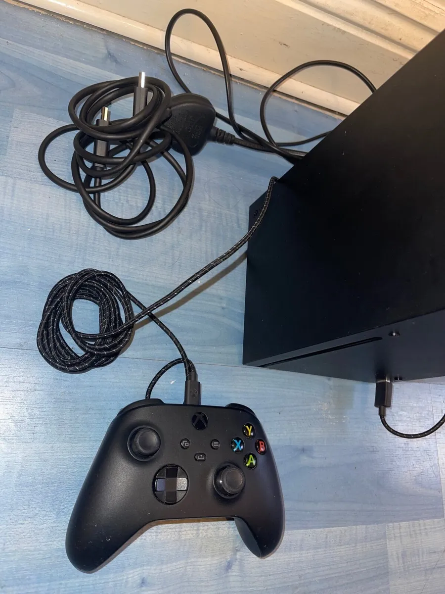 Xbox Series X 1Tb + Elite Series 2 Controller - Image 3