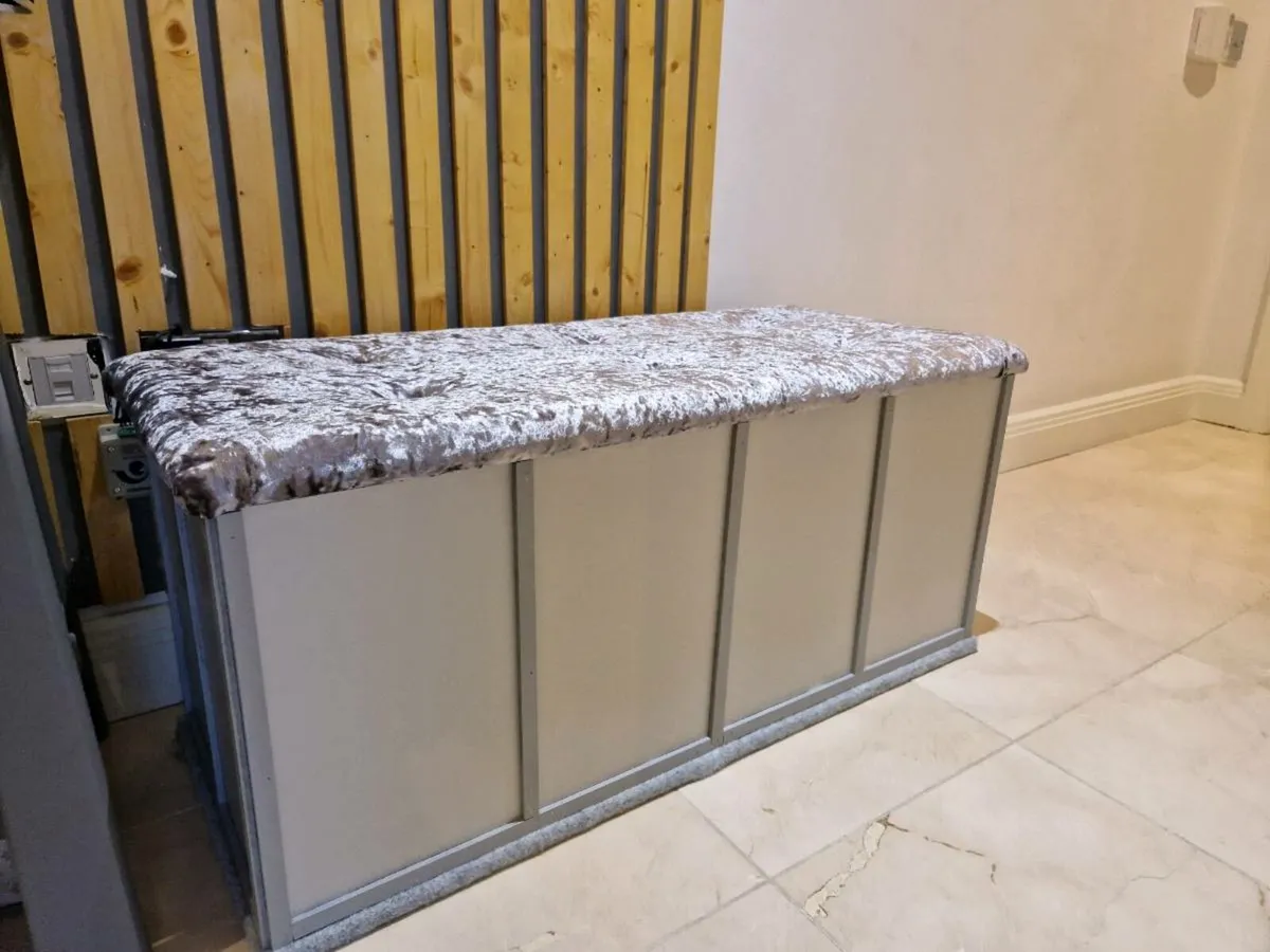 Storage wooden seating bench - Image 1