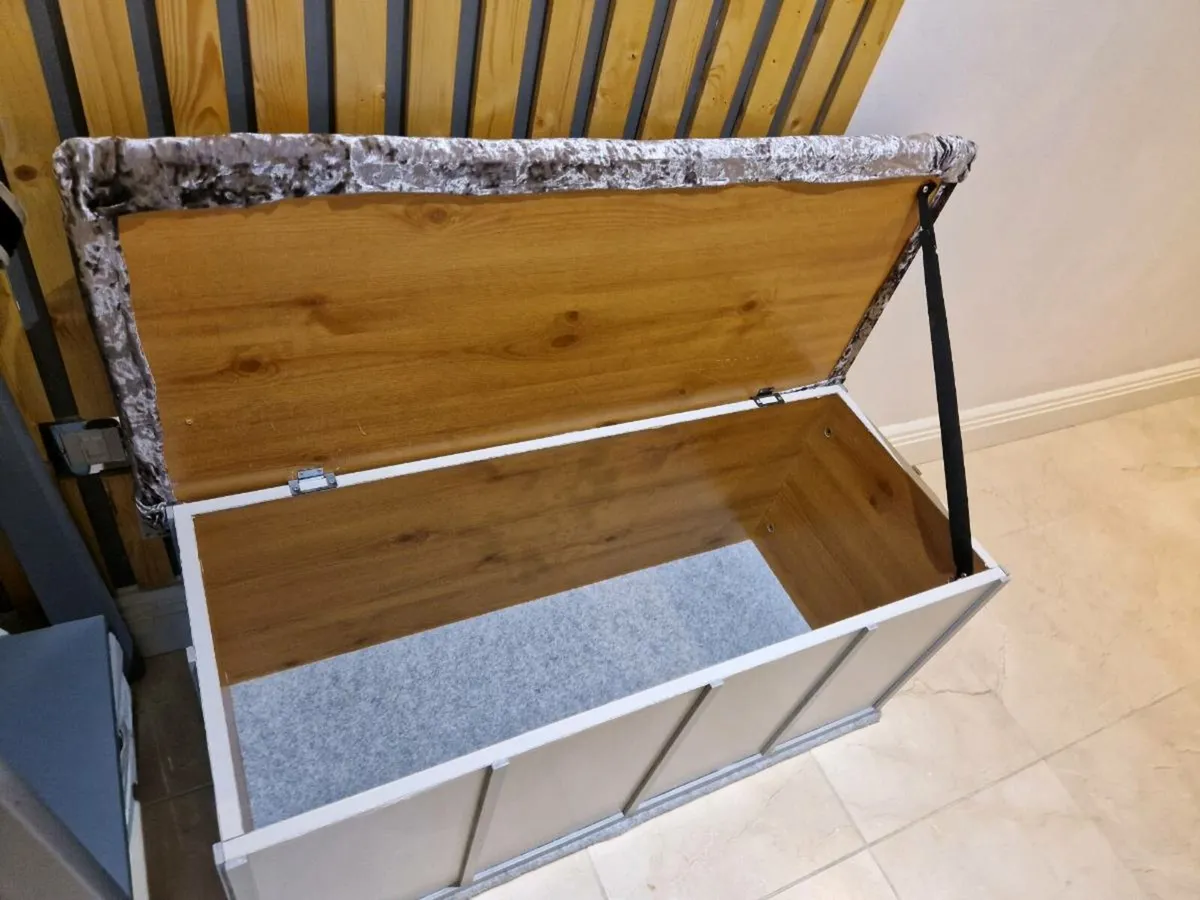 Storage wooden seating bench - Image 2