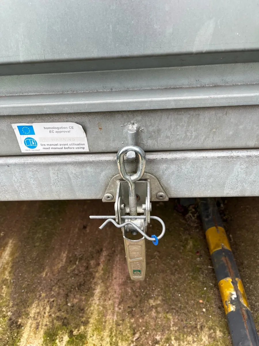 CAMPING / LUGGAGE / COVERED CAR TRAILER - Image 4