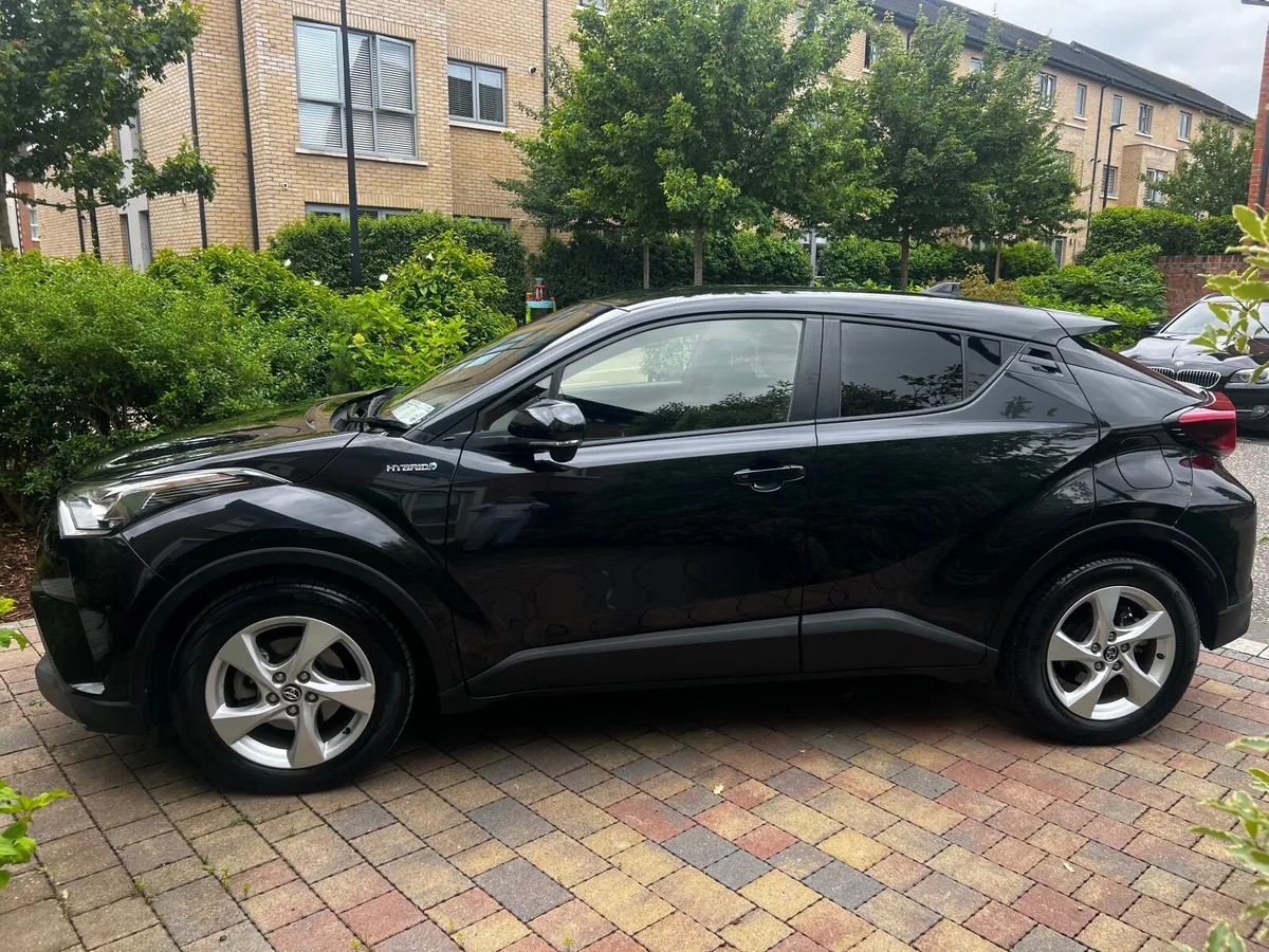 Toyota C-HR 2018 - Image 2