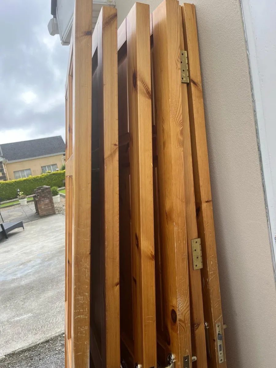 6x Red Deal Doors - Image 2