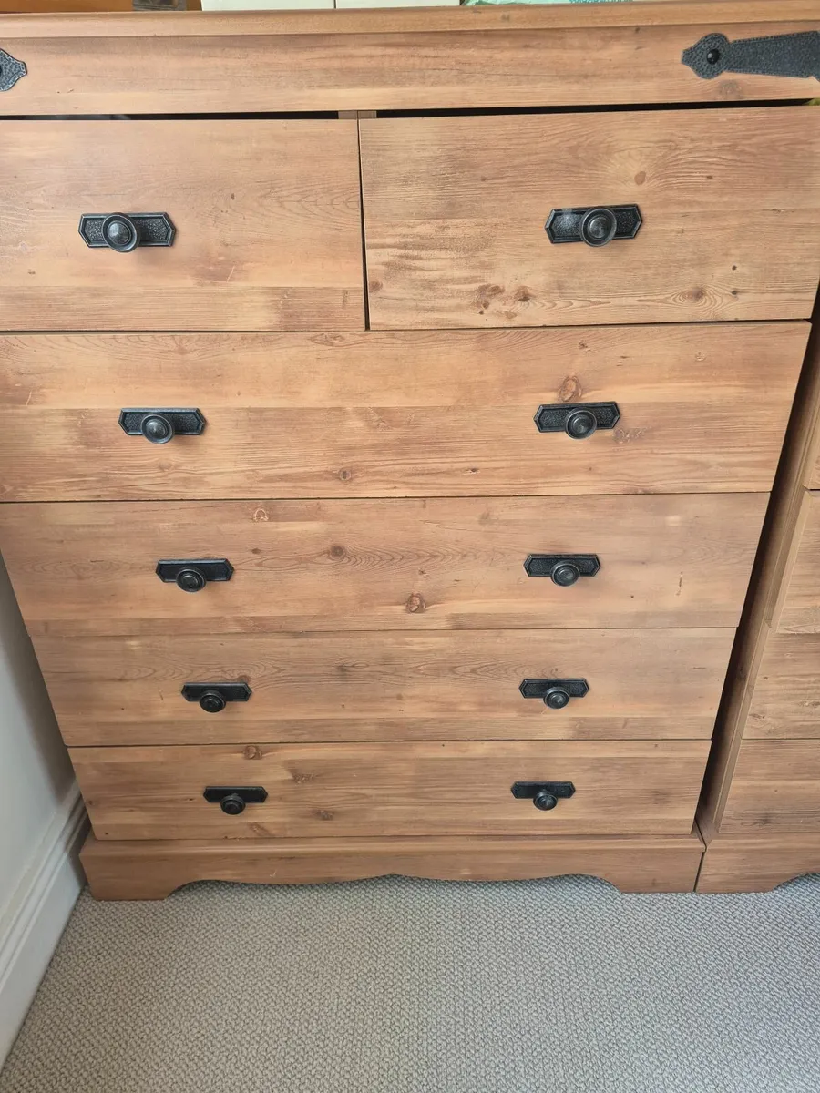 2 x chest of drawers and 1 x bedside cabinet - Image 1