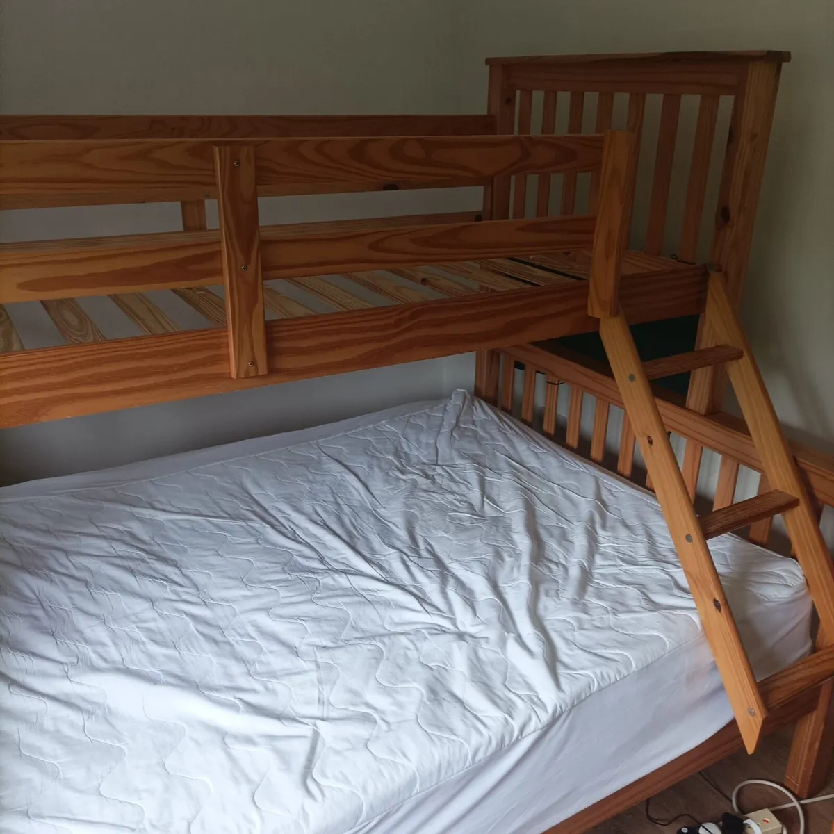 Bunk bed - Image 1
