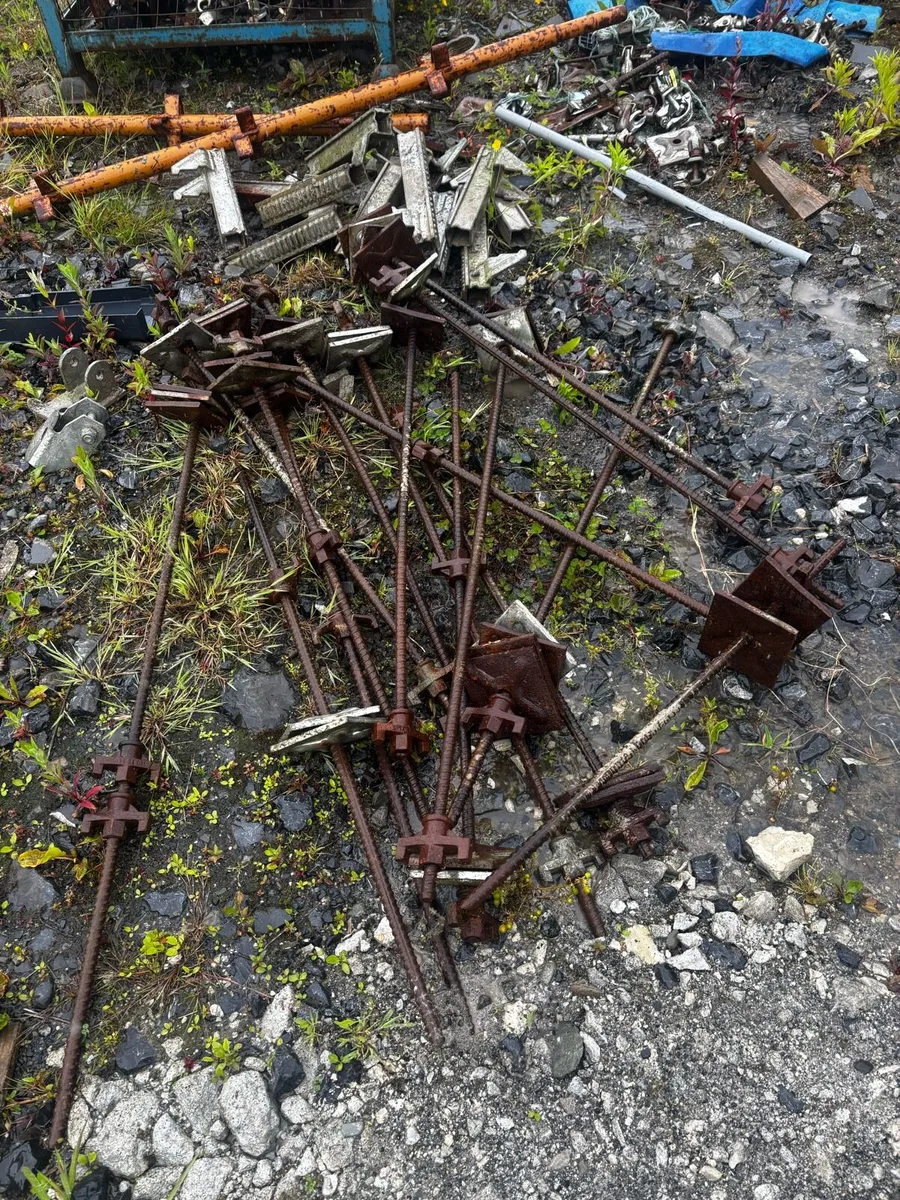 Peri props and chains - Image 2