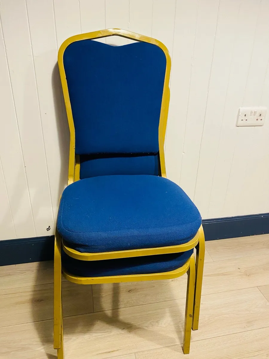 2x Home and restaurant use chairs. - Image 1