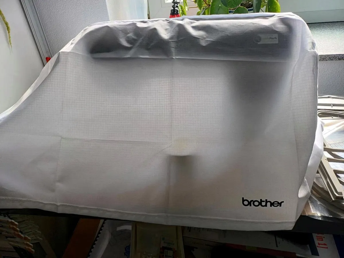 Brother innovis 800E Embroidery Machine - Image 3