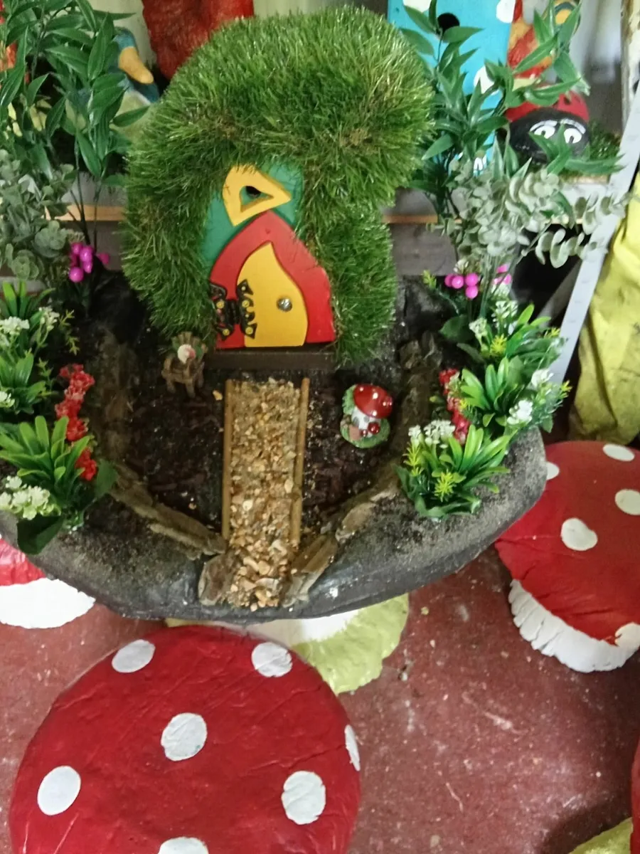 Little houses - Image 1