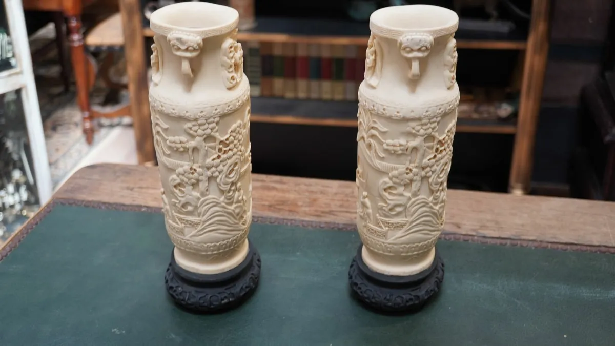 🇨🇳 Pair of Chinese-Style Alabaster Vases - Image 2