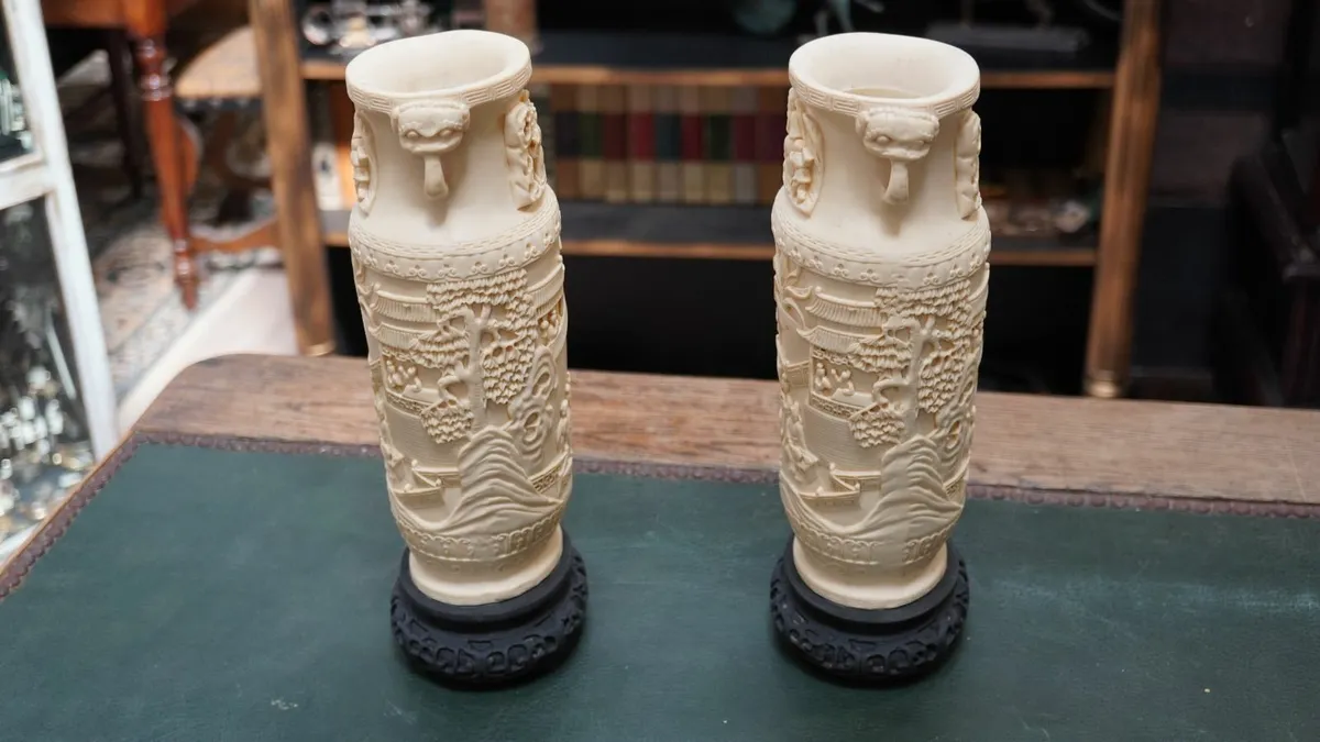 🇨🇳 Pair of Chinese-Style Alabaster Vases - Image 4