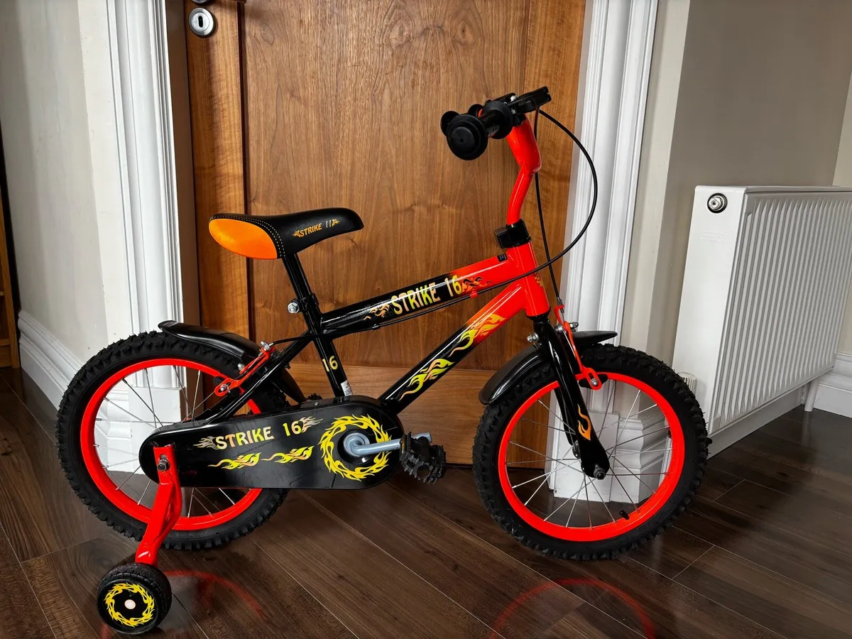 Kids bike 16 inch with removable stabilisers - Image 1