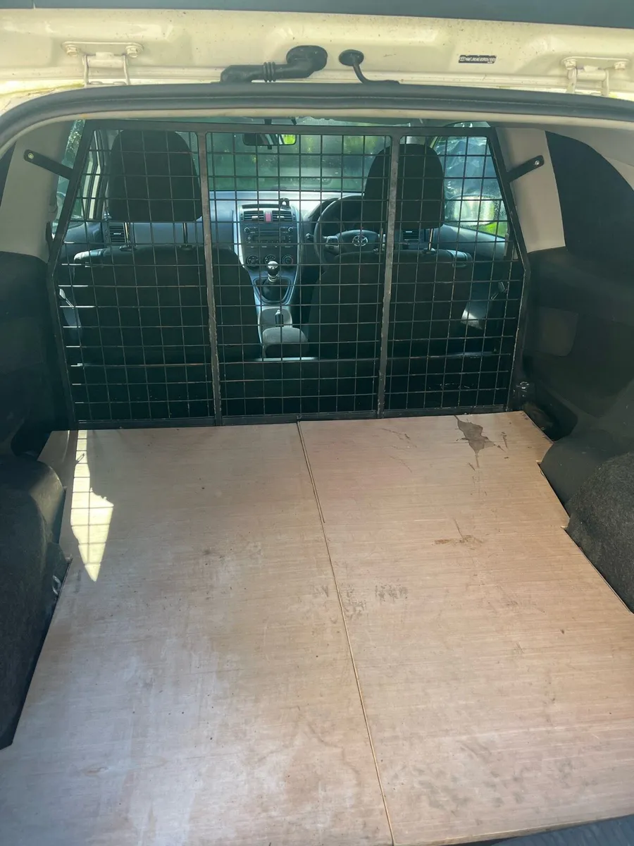 Toyota Auris Van 1.4 D4D 2011 - Image 2