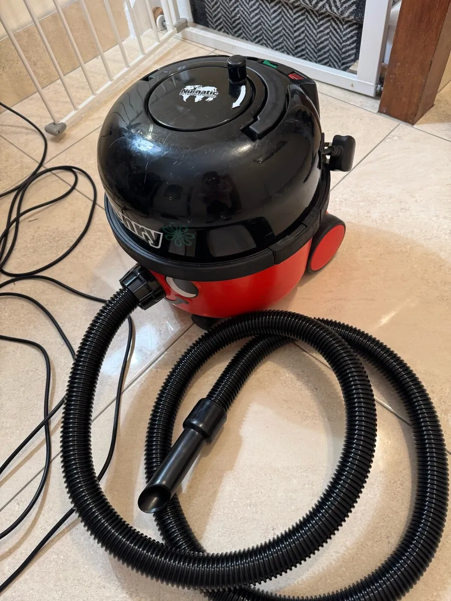 Henry Vacuum Cleaner - Image 3
