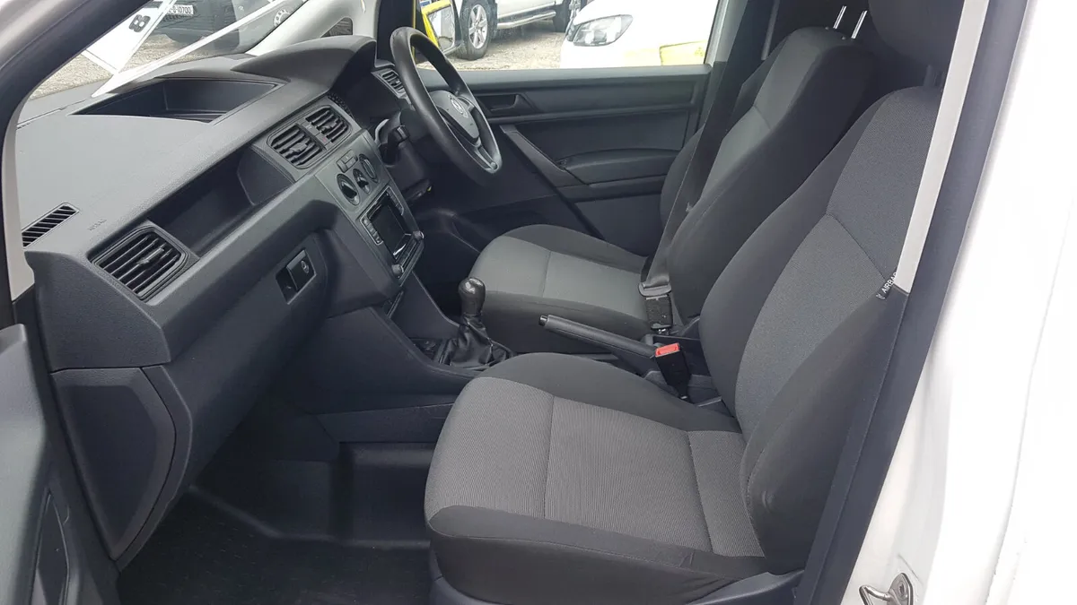 Volkswagen Caddy 2016 2.0LT ONE OWNER NO VAT - Image 4