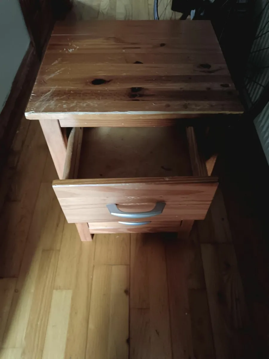 3 drawer unit / bedside table - Image 2