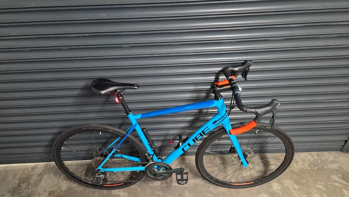 Cube Attain Race disc road bike - Image 2