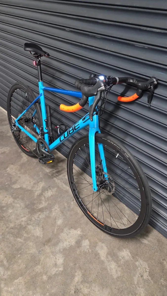 Cube Attain Race disc road bike - Image 3