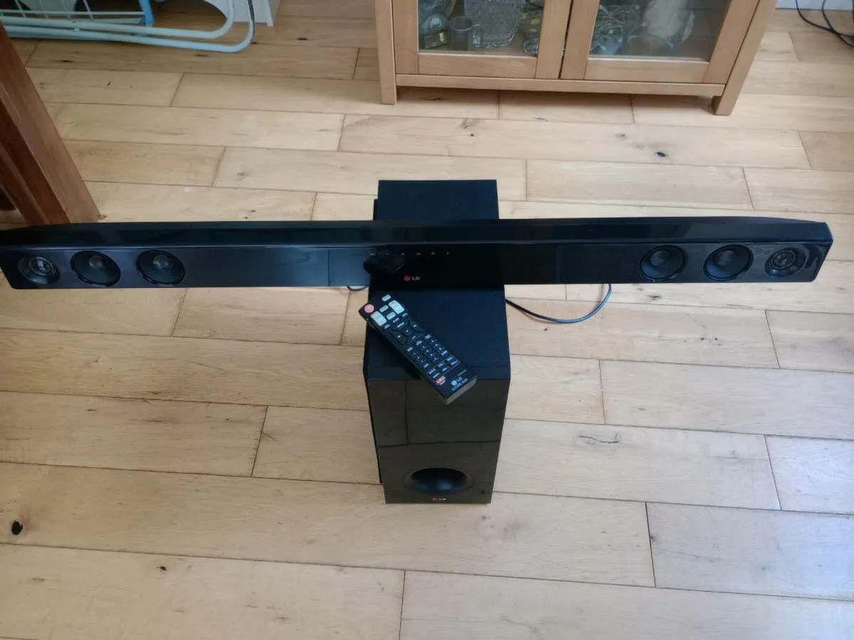 LG sound bar with wireless subwoofer NB3530A - Image 1
