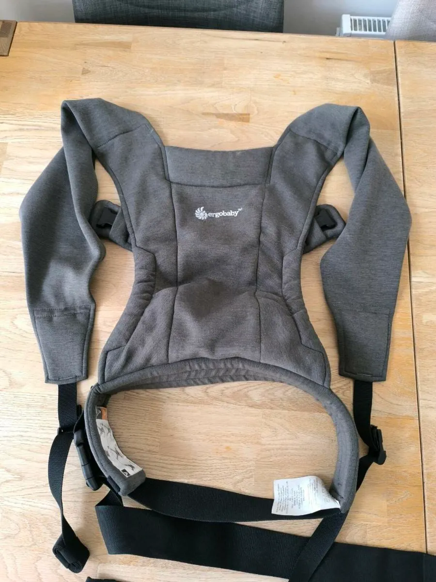 Ergobaby Embrace baby sling/carrier - Image 1