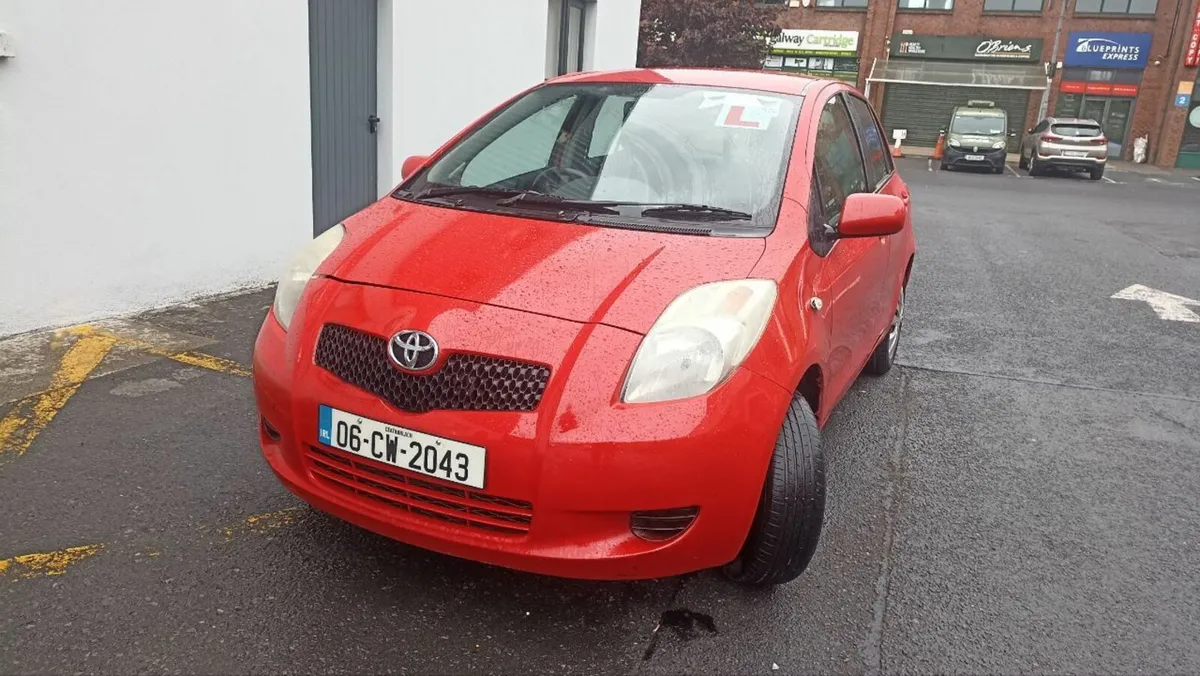AUTOMATIC Toyota Yaris Luna - Image 1