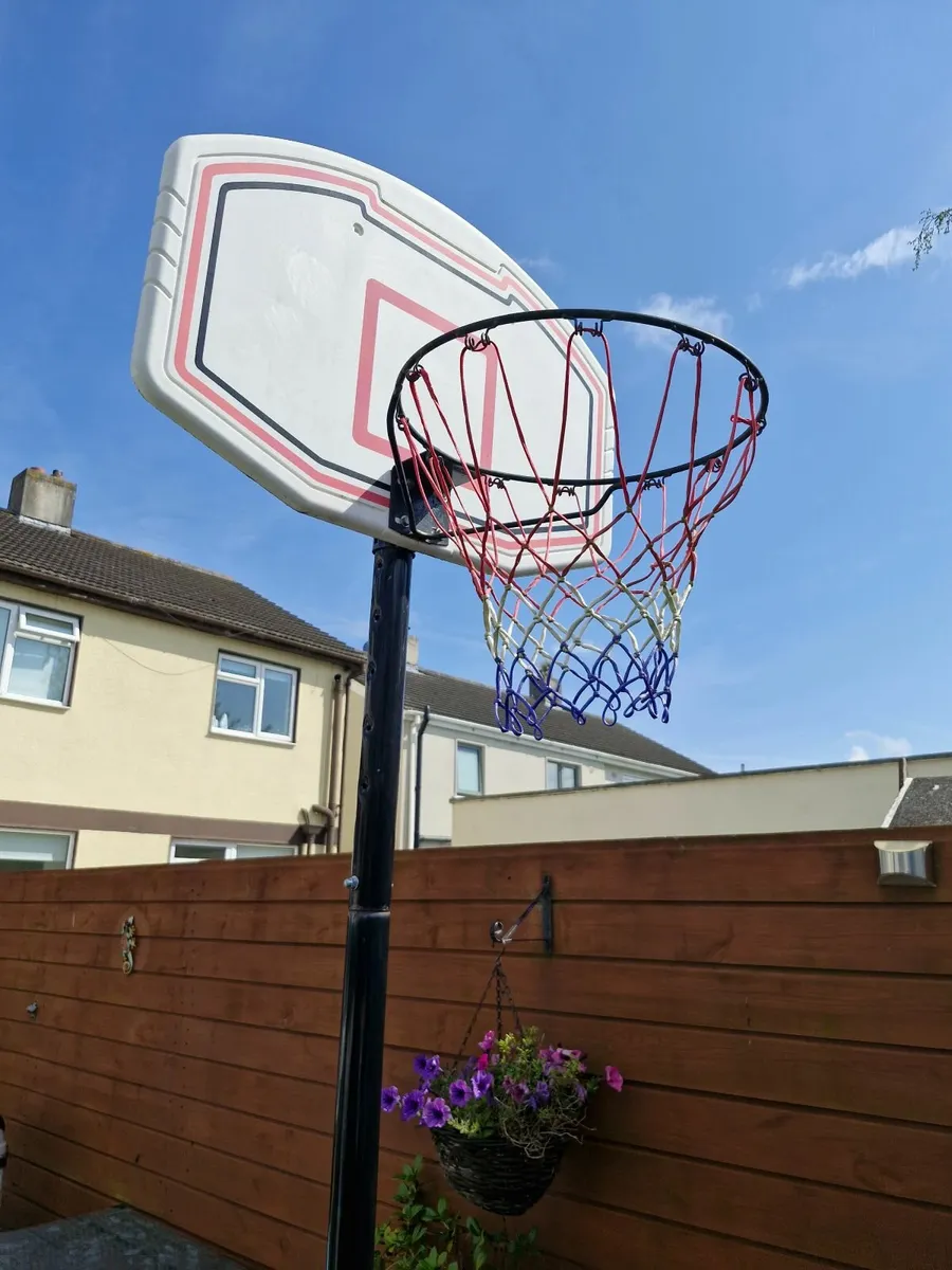 Basketball hoop - Image 1