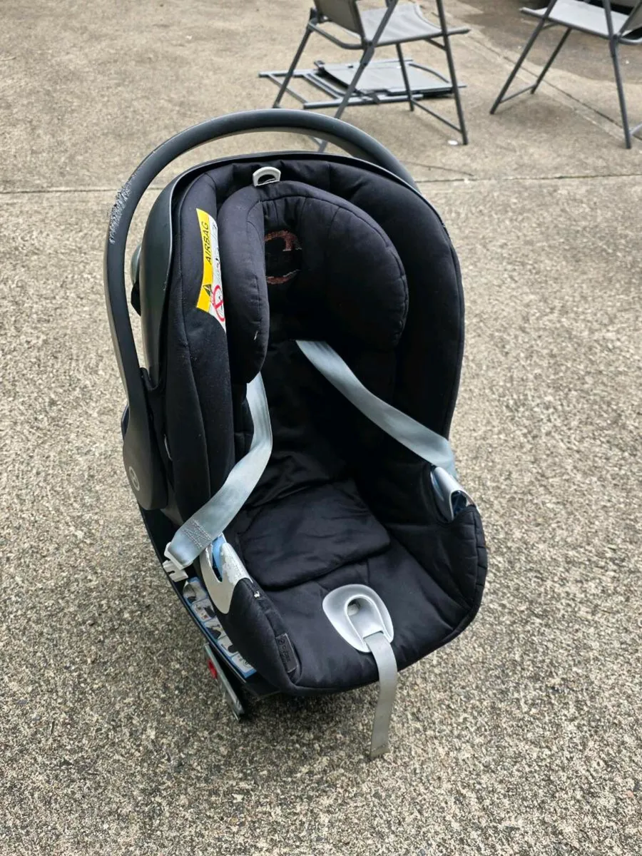 Cybex Baby/Infant car seat with Base - Image 4