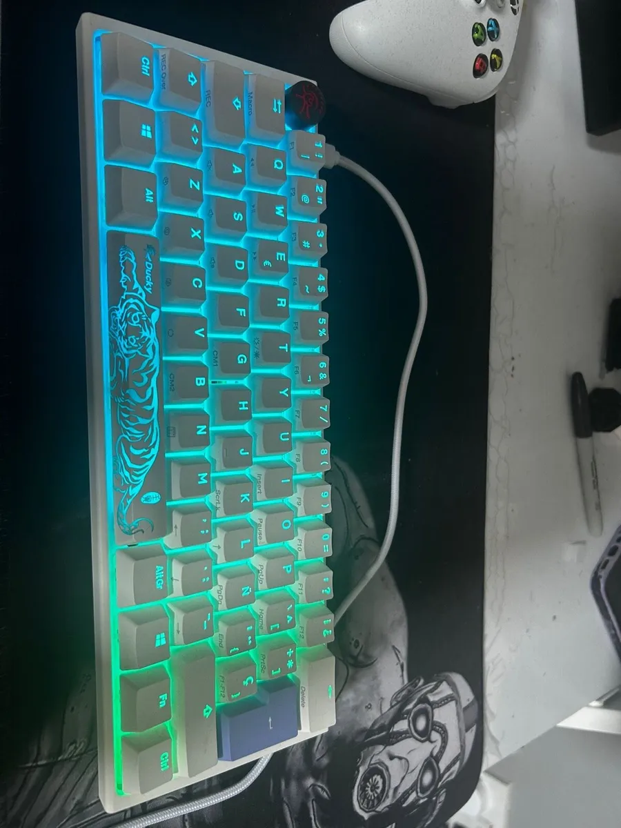 Gaming PC , plus MSI curved monitor & accessories - Image 3