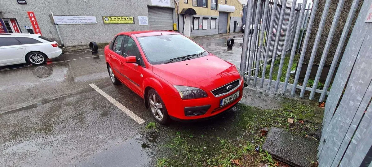 Ford Focus Zetec 1.6 petrol - Image 2