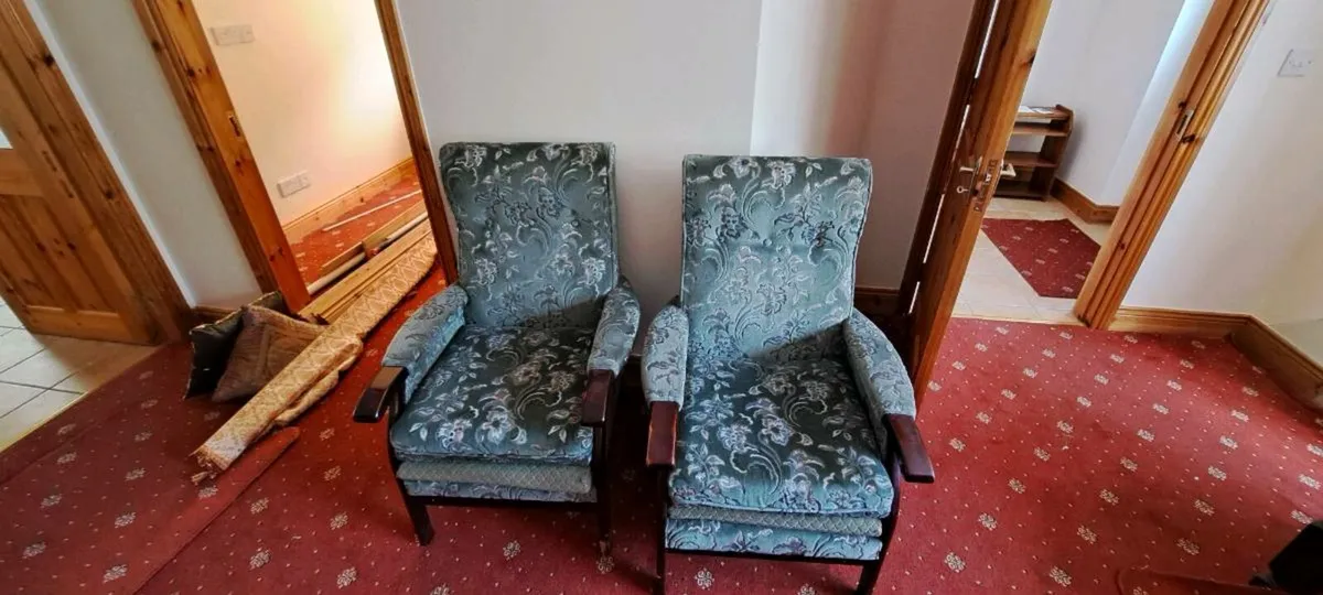 Sofa and arm chairs - Image 1
