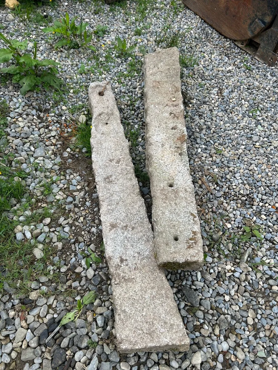 Granite gate piers - Image 1