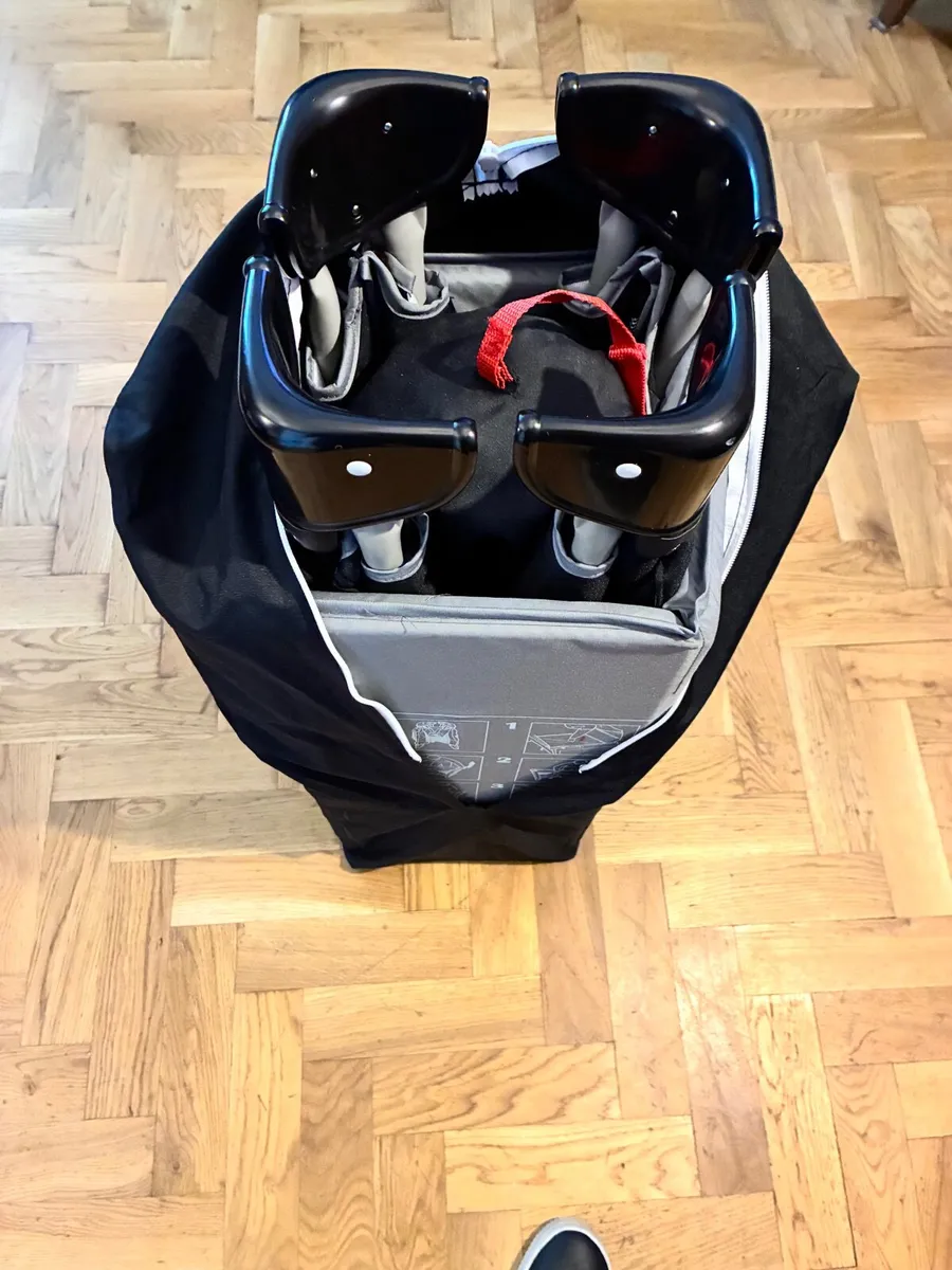 Travel cot - Image 1