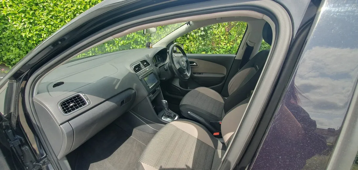 Volkswagen Cross Polo 2011 - Image 2